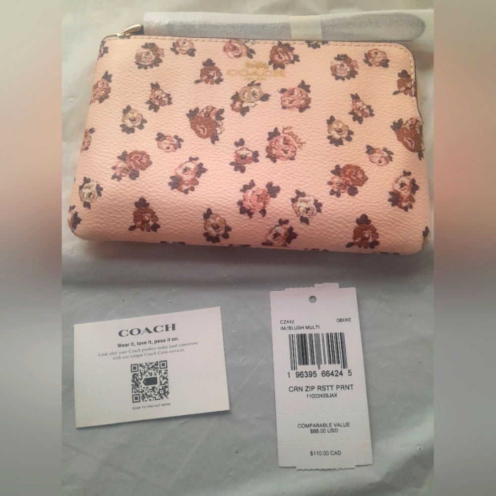 New Coach Wristlet In Rosette Print (Rose) In Blush/Multi Color NWT💞